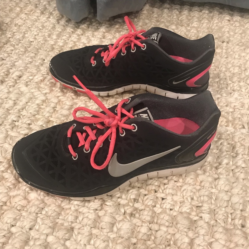 Women’s Nike tennis shoes